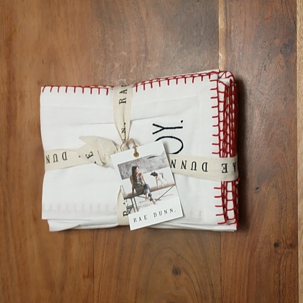 NWT🧑‍🎄RAE Dunn SET OF 4 EMBROIDERED NAPKINS18 IN X 18 IN